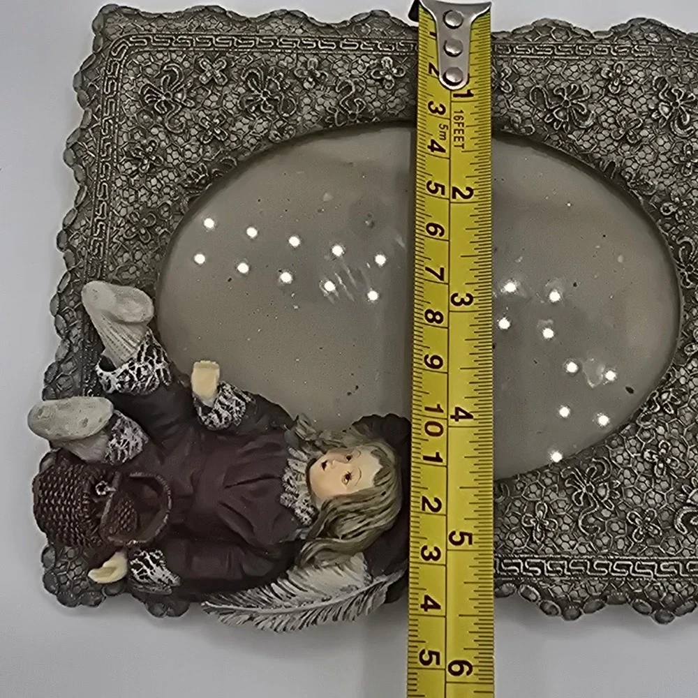 Victorian‎ Style Resin Photo Frame w/3D Girl Doll Figurine And Faux Lace Vintage